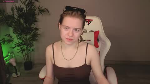 Snapshot of karen_mist chatting on June 2, 1:18 am karen_mist online show from June 2, 1:18 am