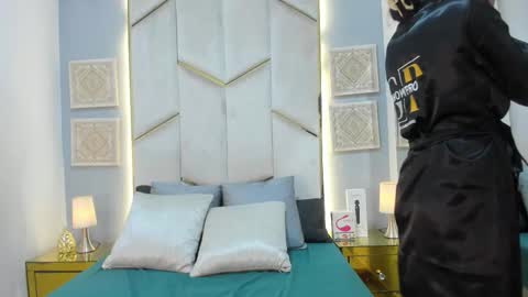 karinaacox online show from March 27, 12:27 pm