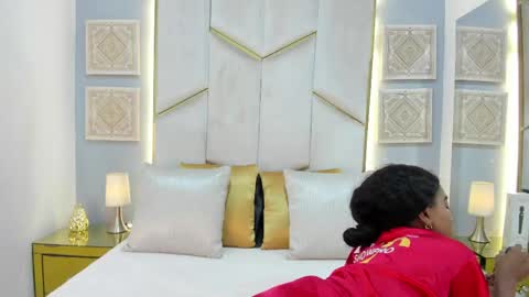 karinaacox online show from April 15, 1:07 pm