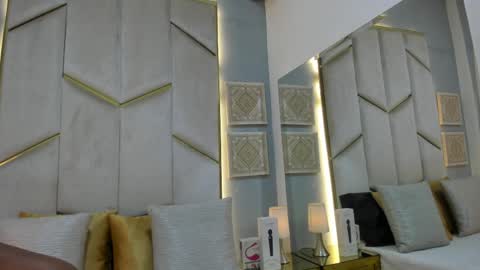 karinaacox online show from April 19, 12:37 pm