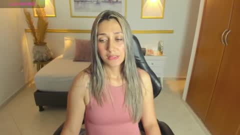 karlyy_ online show from November 8, 7:12 pm