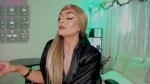 Snapshot of karol_elegance_ chatting on July 16, 1:28 pm karol online show from July 16, 1:28 pm