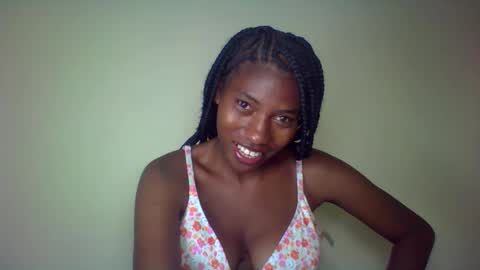 karoliee online show from May 3, 5:52 pm