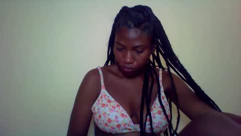 karoliee online show from May 4, 6:42 am