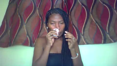 karoliee online show from May 10, 5:56 am