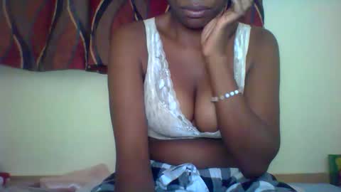 karoliee online show from May 27, 8:11 am