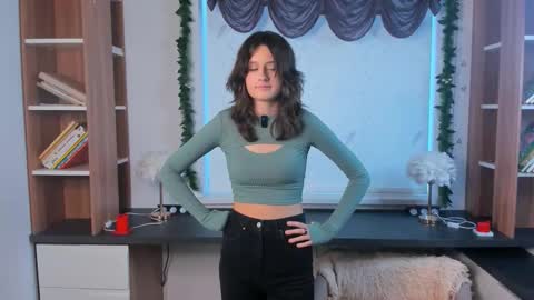 Snapshot of karolineshankin chatting on March 3, 11:16 am Mia online show from March 3, 11:16 am