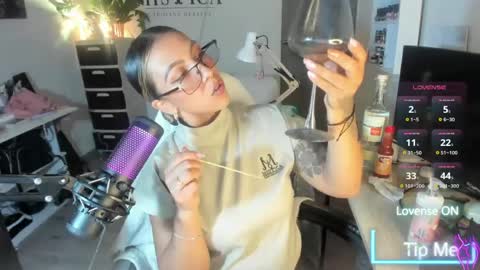 Snapshot of karolinna_xxx chatting on May 29, 10:52 pm Caro online show from May 29, 10:52 pm