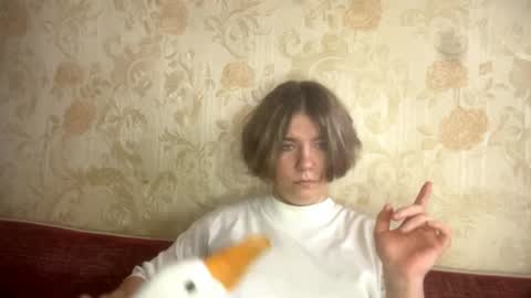 Snapshot of karolnewlin chatting on April 3, 11:19 am Bella online show from April 3, 11:19 am