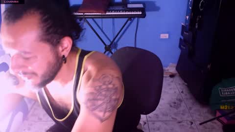 Snapshot of karu_hard chatting on April 21, 1:42 am Karu online show from April 21, 1:42 am