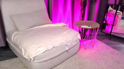 KassyClaire online show from July 31, 8:30 pm