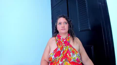 Snapshot of katalina_rivera chatting on June 25, 12:54 am katalina_rivera online show from June 25, 12:54 am