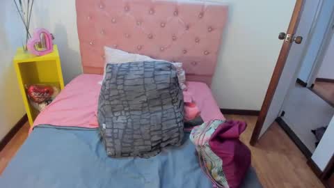 Snapshot of katalyna02 chatting on January 7, 4:05 pm katalyna online show from January 7, 4:05 pm