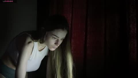 Snapshot of kate_swon chatting on June 16, 4:37 am Kate online show from June 16, 4:37 am