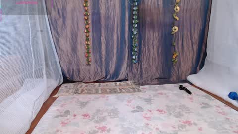 katelinpepperworth online show from April 4, 10:35 am