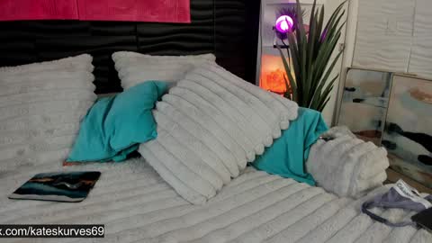 Kates Kurves online show from February 3, 5:56 pm