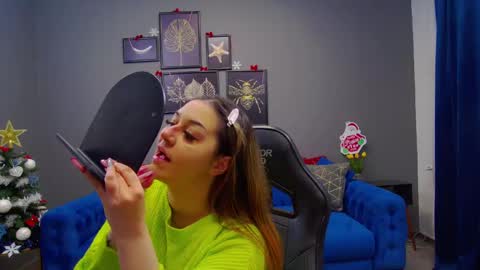 Snapshot of katewalker_ chatting on December 13, 9:30 pm Kate online show from December 13, 9:30 pm