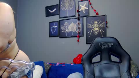 Snapshot of katewalker_ chatting on February 13, 10:00 pm Kate online show from February 13, 10:00 pm