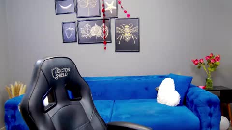 Snapshot of katewalker_ chatting on February 19, 9:14 pm Kate online show from February 19, 9:14 pm