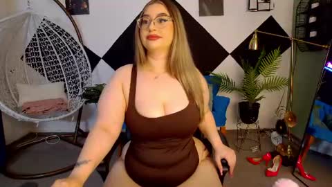 Snapshot of katewalker_ chatting on July 3, 7:09 pm Kate online show from July 3, 7:09 pm