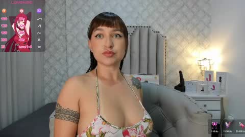 Snapshot of katherine_glow chatting on April 26, 11:19 am KATHE online show from April 26, 11:19 am