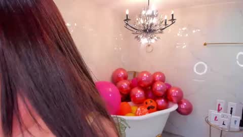 Snapshot of katherine_glow chatting on May 1, 11:48 am KATHE online show from May 1, 11:48 am