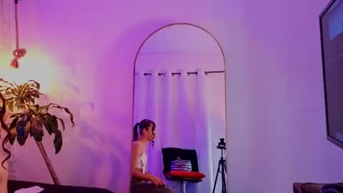 Snapshot of kathira_londres chatting on June 20, 11:35 am Sofia online show from June 20, 11:35 am
