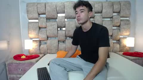 Snapshot of kathyaiden chatting on July 7, 1:37 pm Kaht y Aiden online show from July 7, 1:37 pm