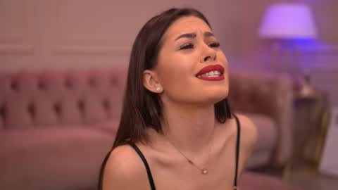 Snapshot of katie_hayes chatting on December 13, 7:53 pm Katie online show from December 13, 7:53 pm