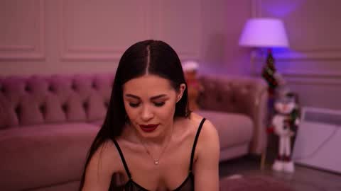 Snapshot of katie_hayes chatting on December 14, 7:18 pm Katie online show from December 14, 7:18 pm