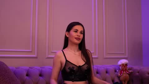 Snapshot of katie_hayes chatting on December 16, 7:08 pm Katie online show from December 16, 7:08 pm