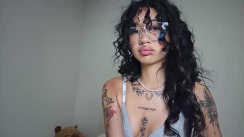 katiecai online show from April 9, 4:56 am