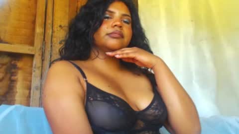 Snapshot of katiuskaxoxo chatting on June 22, 7:44 pm Katiuska online show from June 22, 7:44 pm
