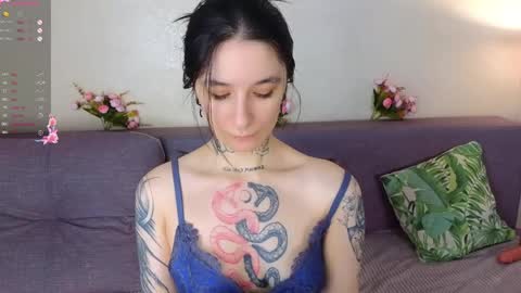 Snapshot of katrina_h0w chatting on April 15, 3:35 am katrina_h0w online show from April 15, 3:35 am