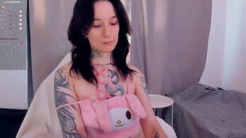 Snapshot of katrina_h0w chatting on May 7, 4:07 am katrina_h0w online show from May 7, 4:07 am