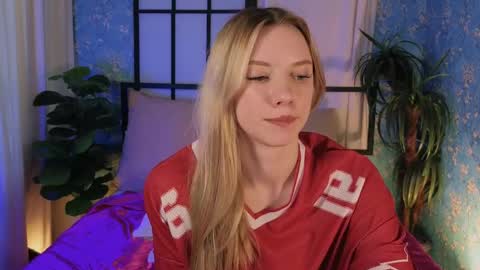 katt_yy online show from April 7, 5:08 am