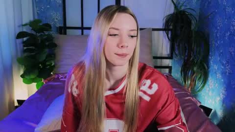 katt_yy online show from April 14, 5:13 am