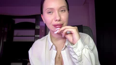 Elizabeth online show from June 3, 8:03 pm