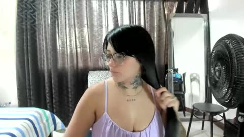 Snapshot of katy_bello chatting on May 3, 7:31 pm katy online show from May 3, 7:31 pm