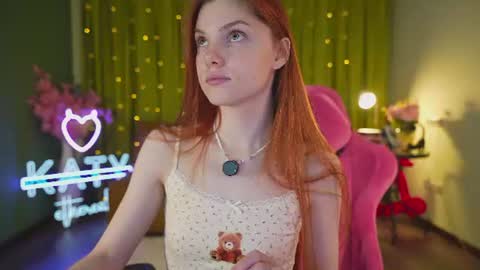 Snapshot of katy_ethereal chatting on June 25, 4:23 am Katy - online show from June 25, 4:23 am