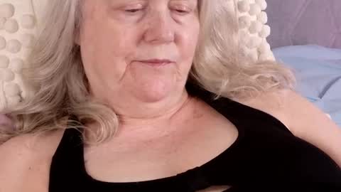 katy_nicole online show from April 24, 8:00 pm