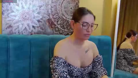Snapshot of katylinee chatting on April 9, 4:45 pm Katyline online show from April 9, 4:45 pm