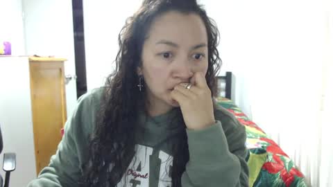  Khawit  online show from April 14, 7:42 pm