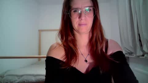 KayaLips online show from October 25, 8:25 pm