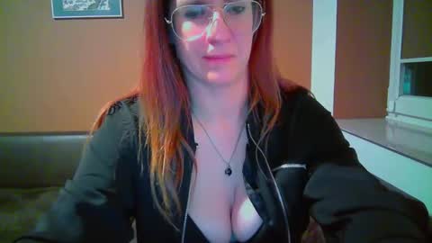 KayaLips online show from November 12, 4:18 pm