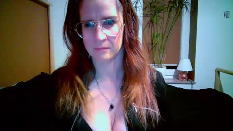 KayaLips online show from November 22, 9:25 pm