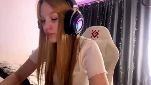 Amia online show from March 19, 5:28 pm