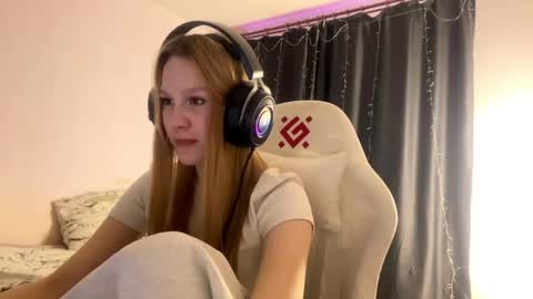 Amia online show from April 12, 2:22 pm