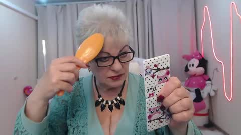 Snapshot of kaylesmoll chatting on May 27, 6:49 pm kaylesmoll online show from May 27, 6:49 pm