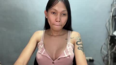 Its me Cora online show from April 8, 10:04 am